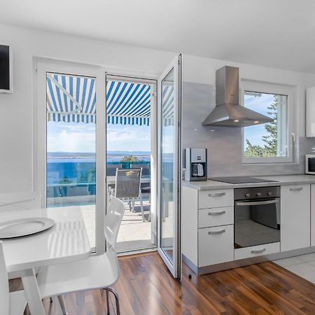 Stunning Apartment In Dramalj With House Sea View エクステリア 写真