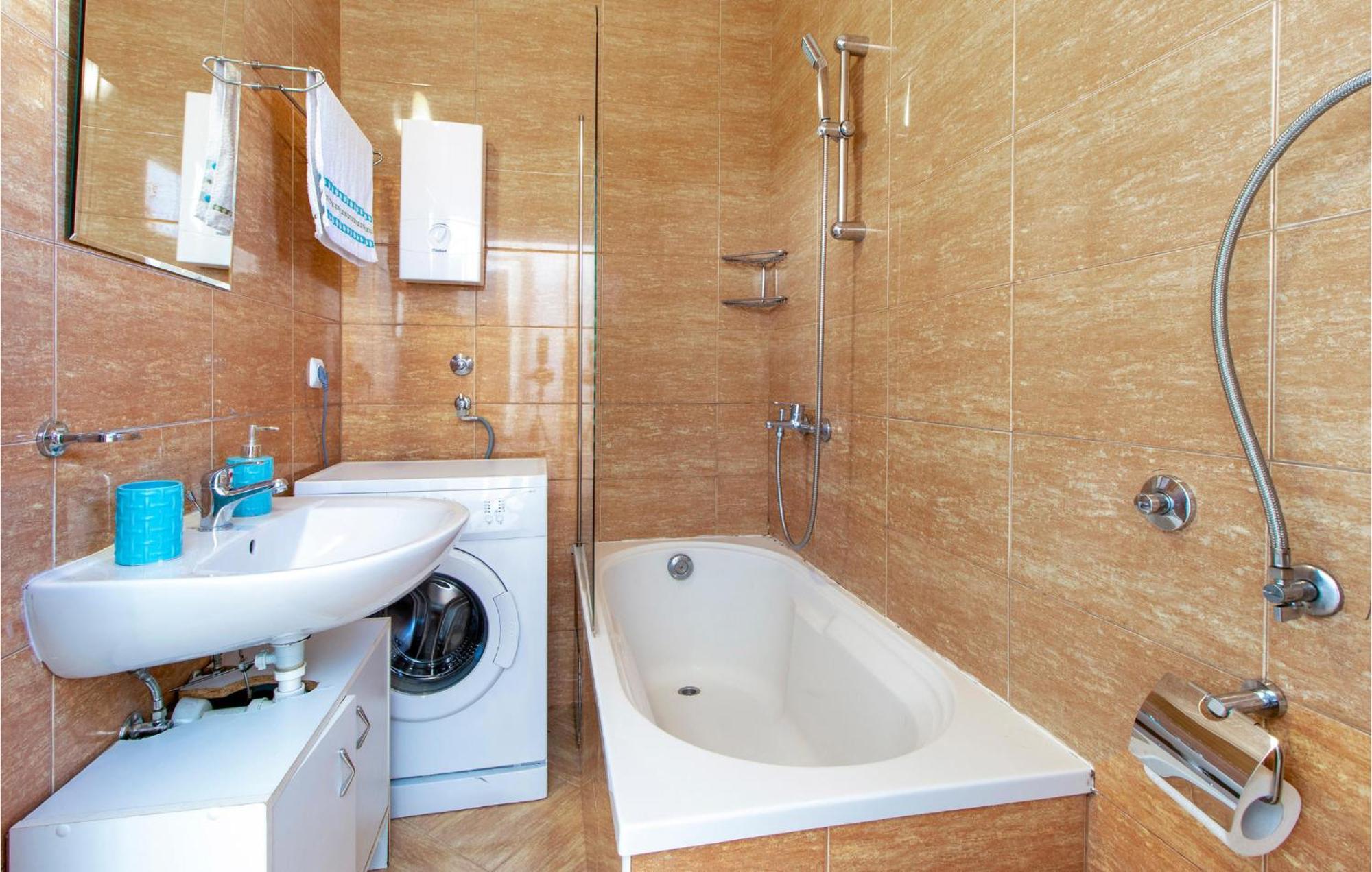 Stunning Apartment In Dramalj With House Sea View エクステリア 写真