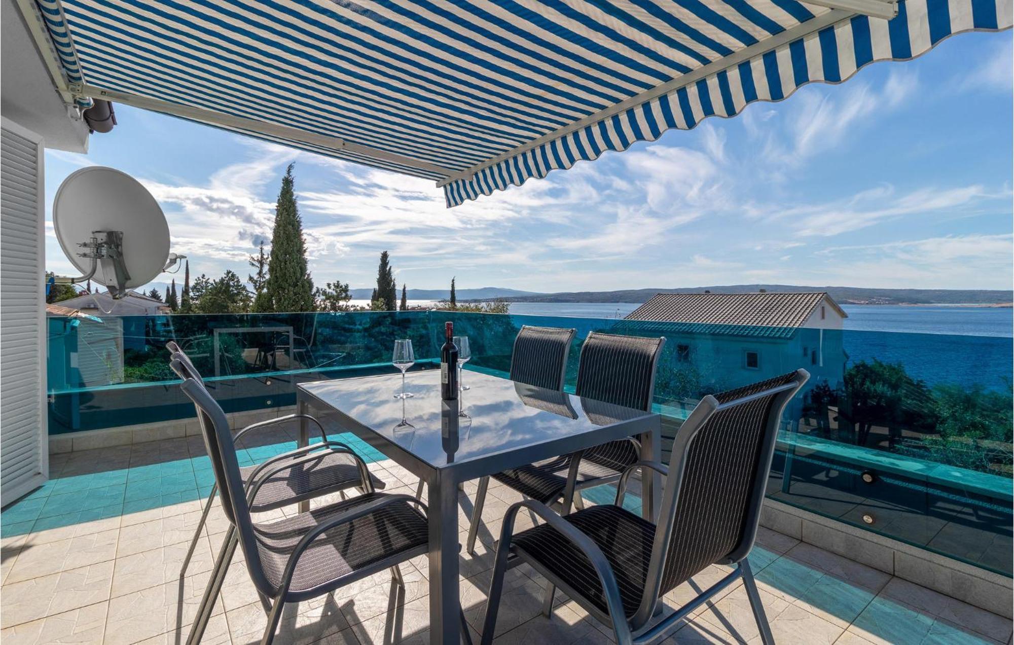 Stunning Apartment In Dramalj With House Sea View エクステリア 写真