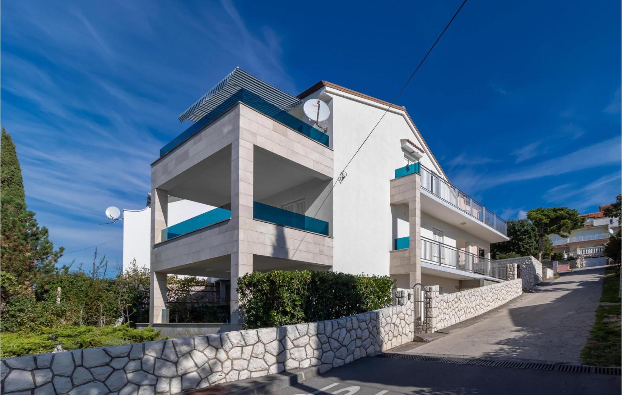 Stunning Apartment In Dramalj With House Sea View エクステリア 写真