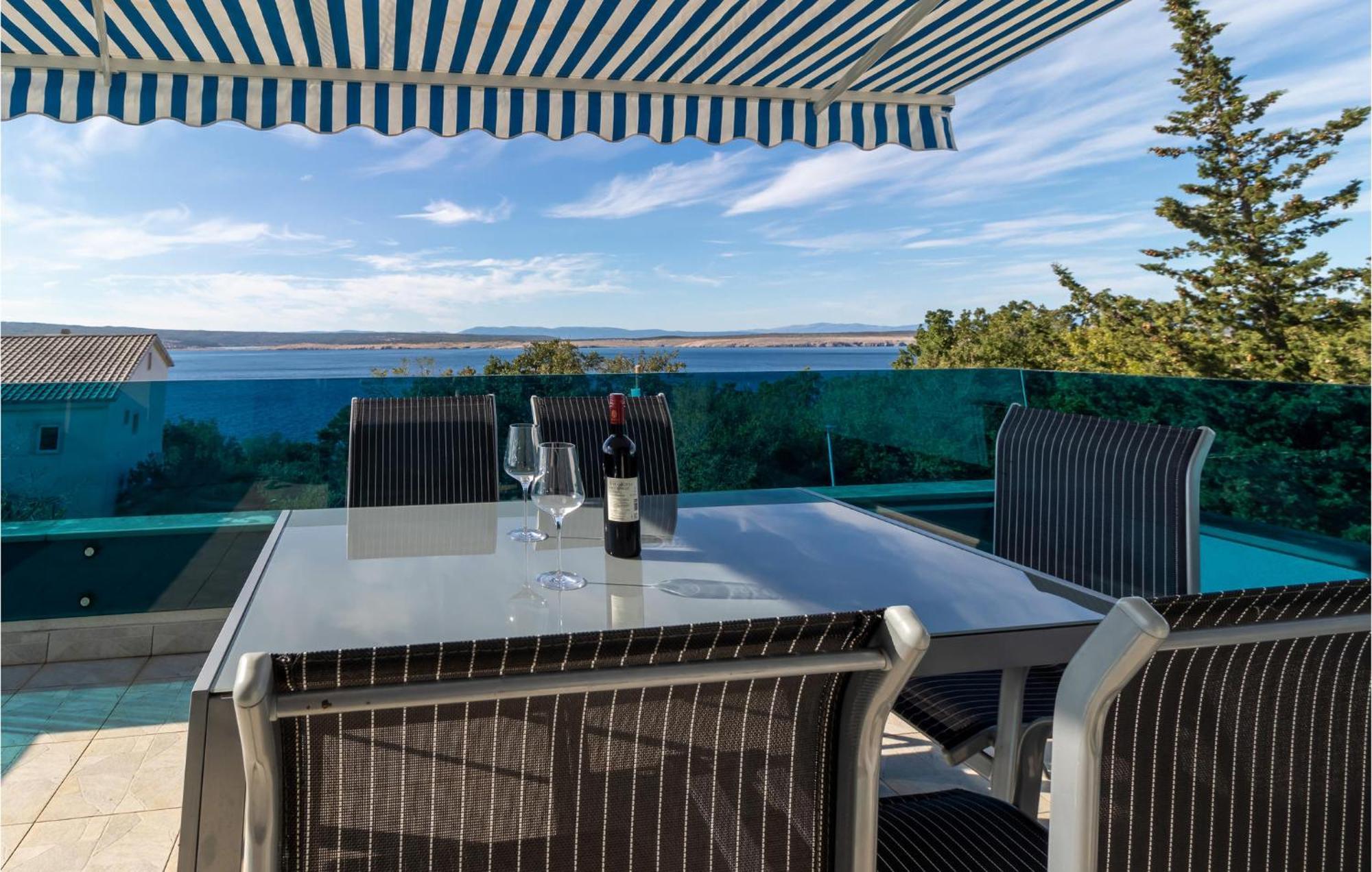 Stunning Apartment In Dramalj With House Sea View エクステリア 写真
